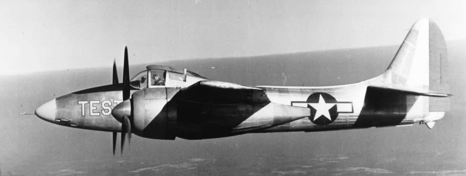 Двухмоторный палубный истребитель Грумман XF7F-1 «Тайгеркет». Его проектирование пошло по заказу ВМС США летом 1941 г. и резко активизировалось с началом войны на Тихом океане